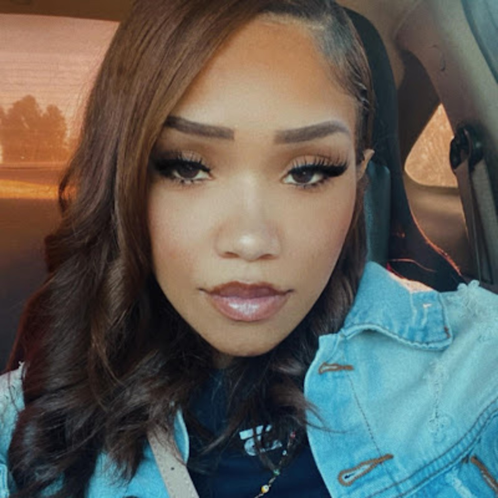 Meet your Posher, Claudia